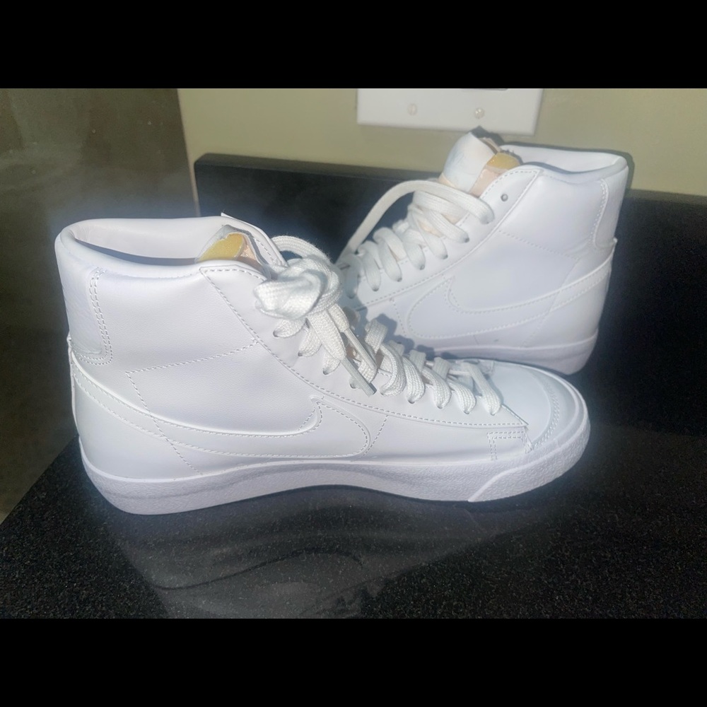 Nike triple white blazer mid ‘77